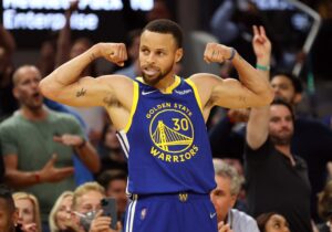 Stephen Curry flexing in 2022