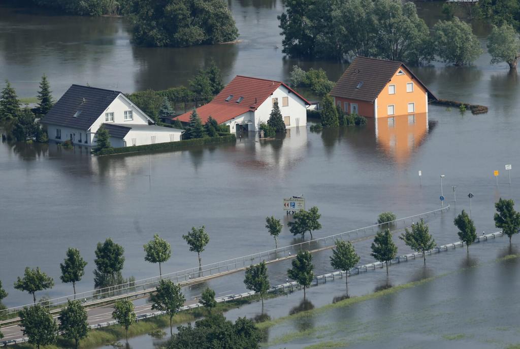 Experts Weight In On What To do If Your House Floods