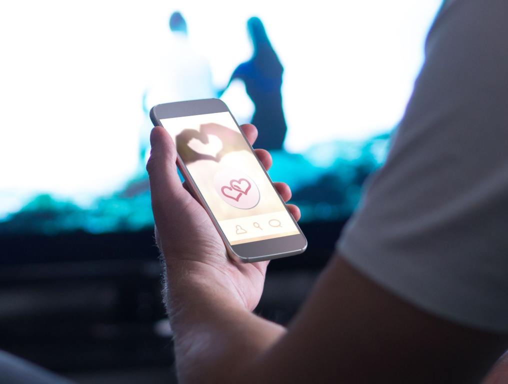 Person using an online dating app on the phone. South Carolina is one of the most dangerous states for online dating.