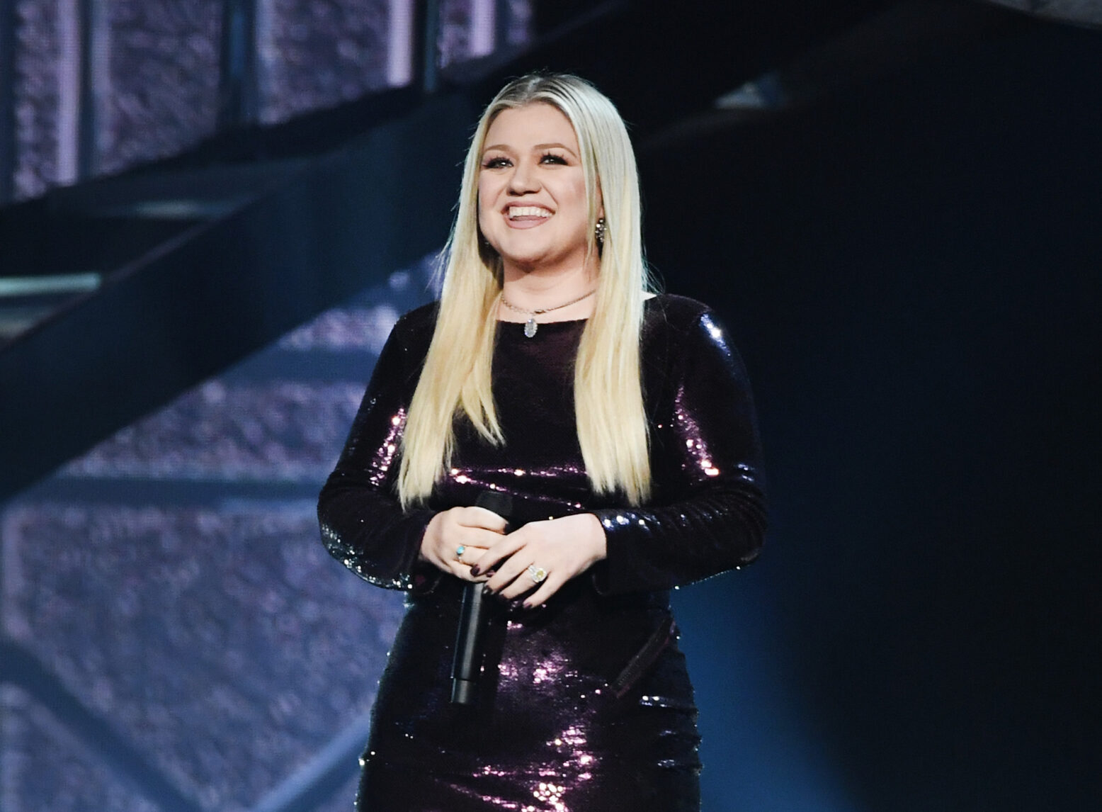 Kelly Clarkson Causes A Stir In Black Zipper Dress