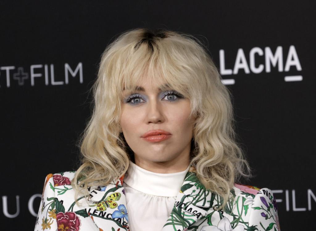 Miley Cyrus’ Plane Struck By Lightning, Made Emergency Landing